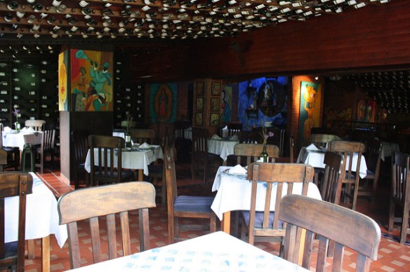 08 Restaurante oscuro